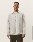 Linen Overshirt i light sand sett fra siden, overdel fra Les Deux hos Image Mandal