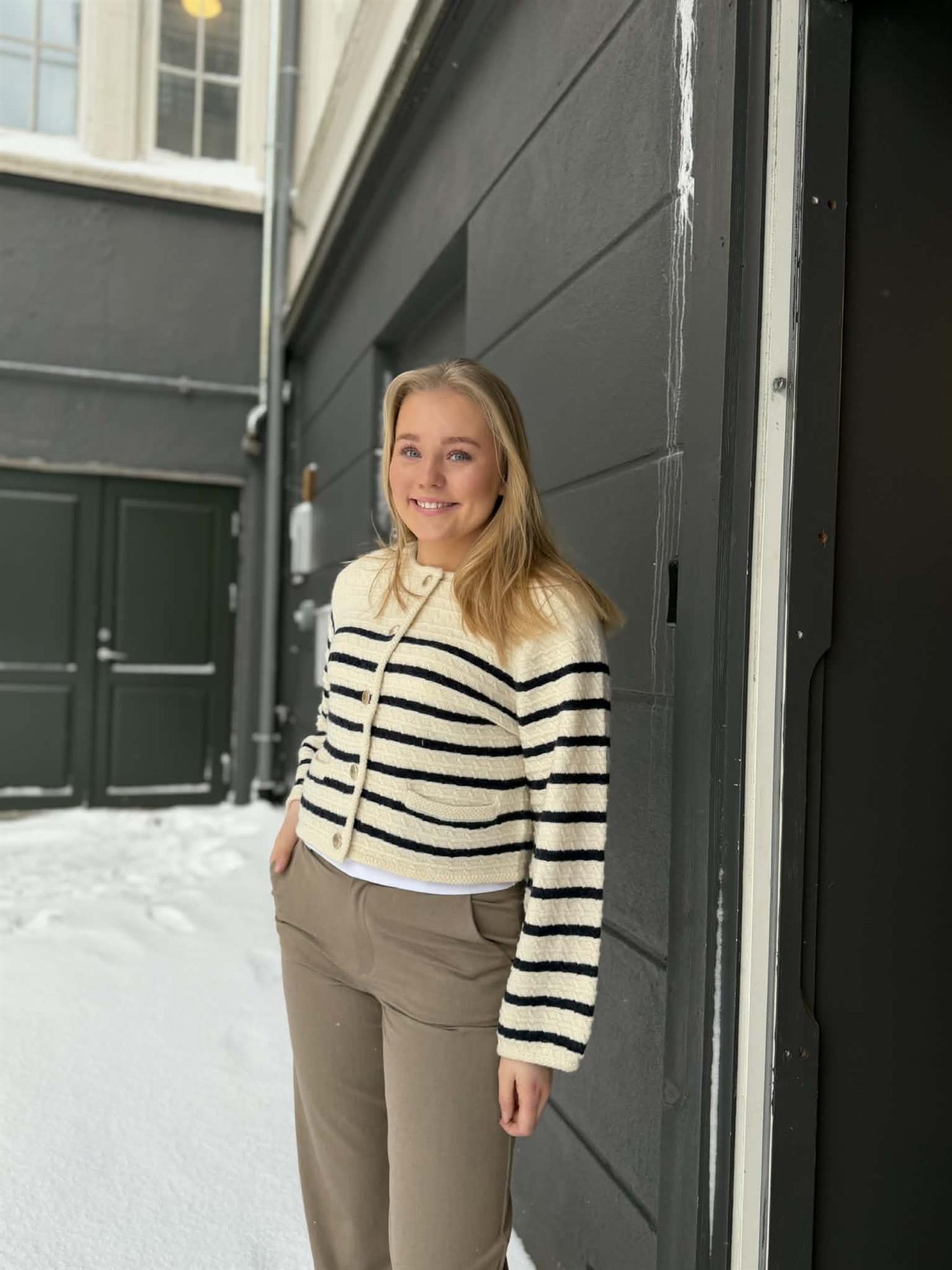 Olenasz Cardigan ekstra vinkel, cardigan fra Saint Tropez hos Image Mandal