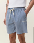 Stripe Seersucker Swim Shorts i mørkeblå, badetøy fra Les Deux hos Image Mandal