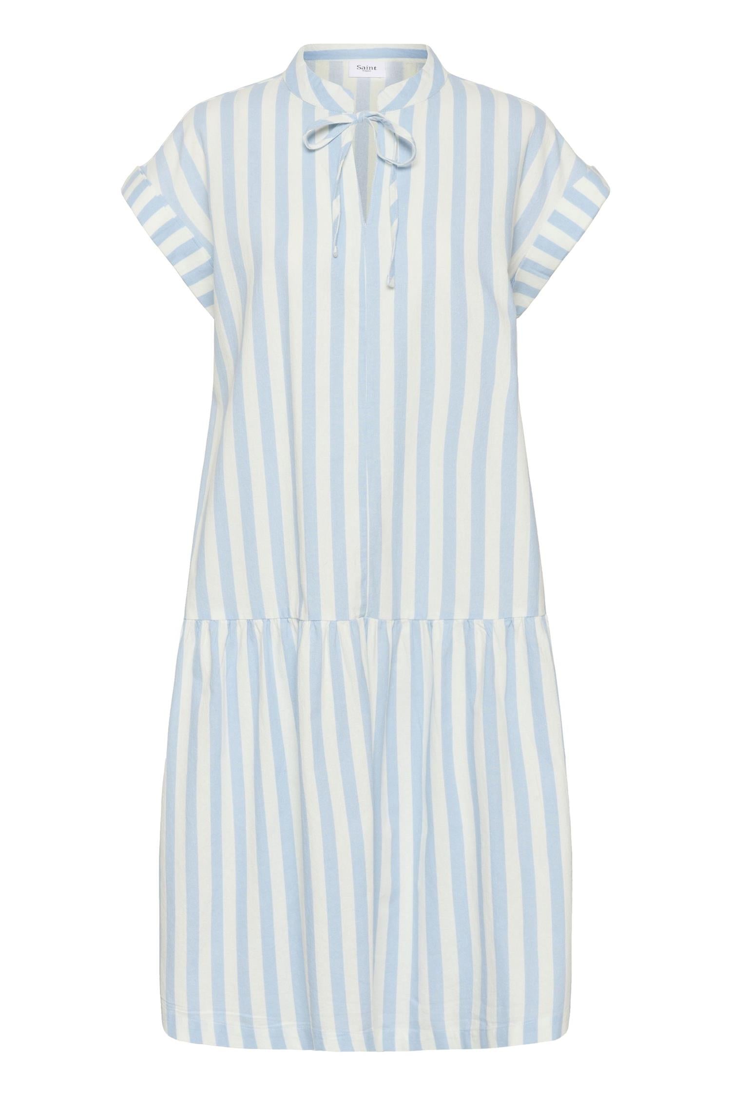 Zalindasz Ss Dress i skyway ice stripet i bomull, kjole fra Saint Tropez hos Image Mandal