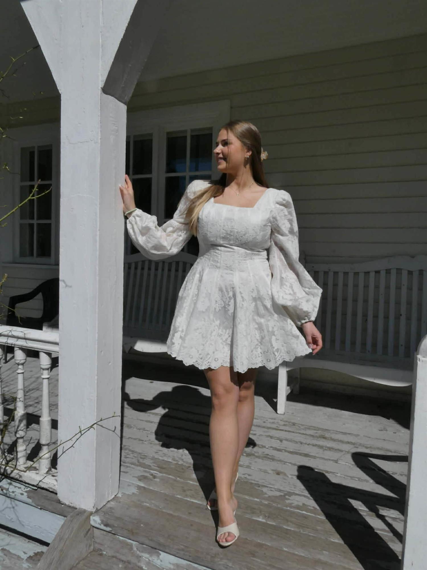 Sophie Lace Dress i hvit stylet antrekk, kjole fra Golightly hos Image Mandal