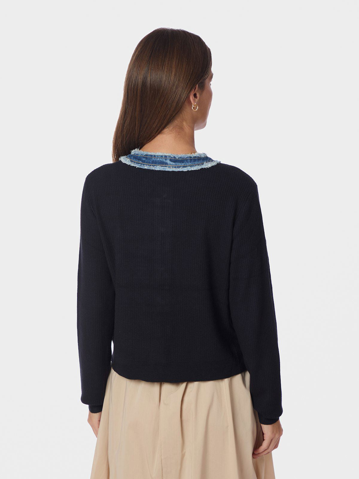 Zelma Knit Denim Cardigan i marineblå nærbilde av detaljer, cardigan fra Neo Noir hos Image Mandal