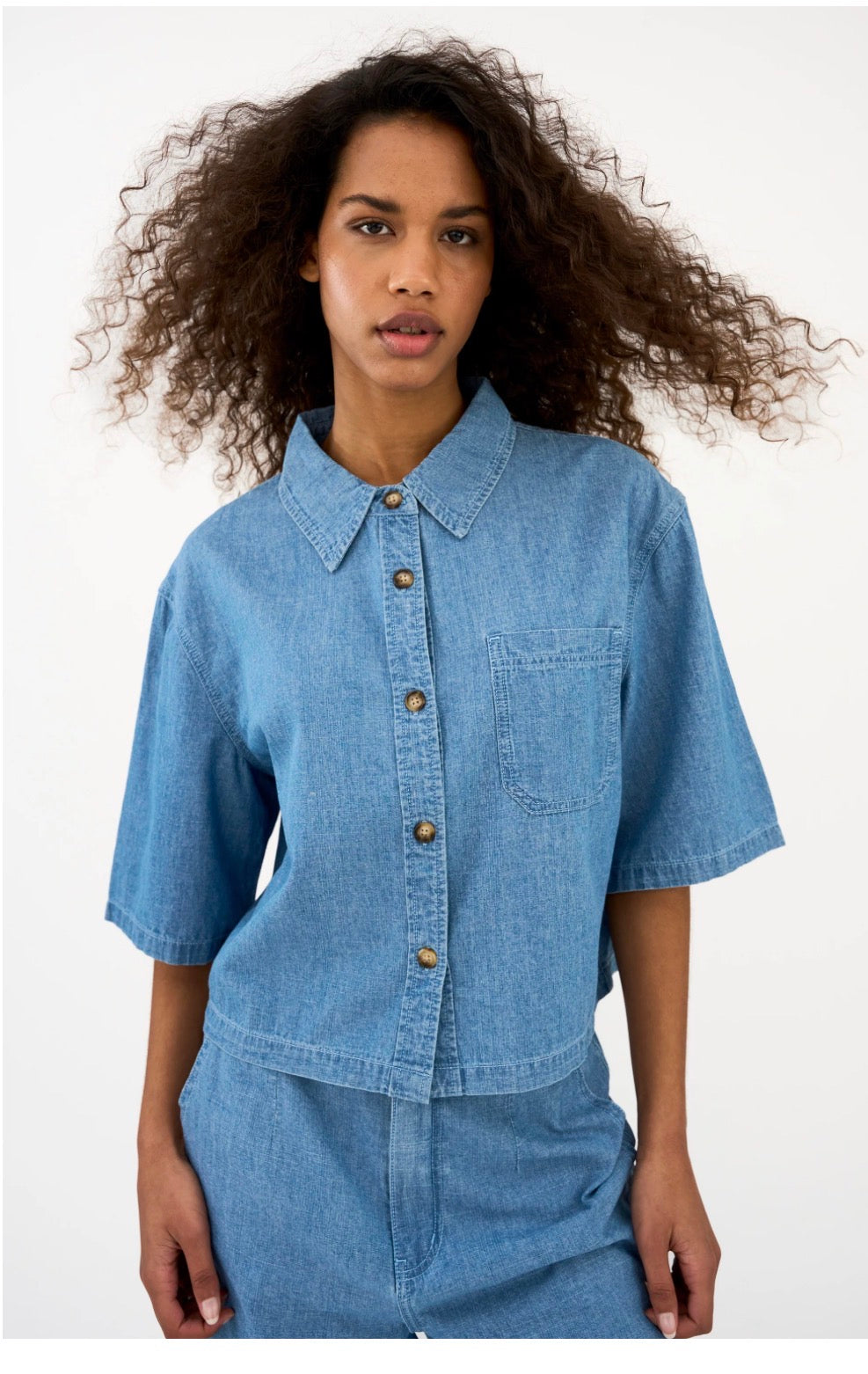 Ivy Uta Oversize Chambray Shirt i denim blå, bluse fra Ivy Copenhagen hos Image Mandal