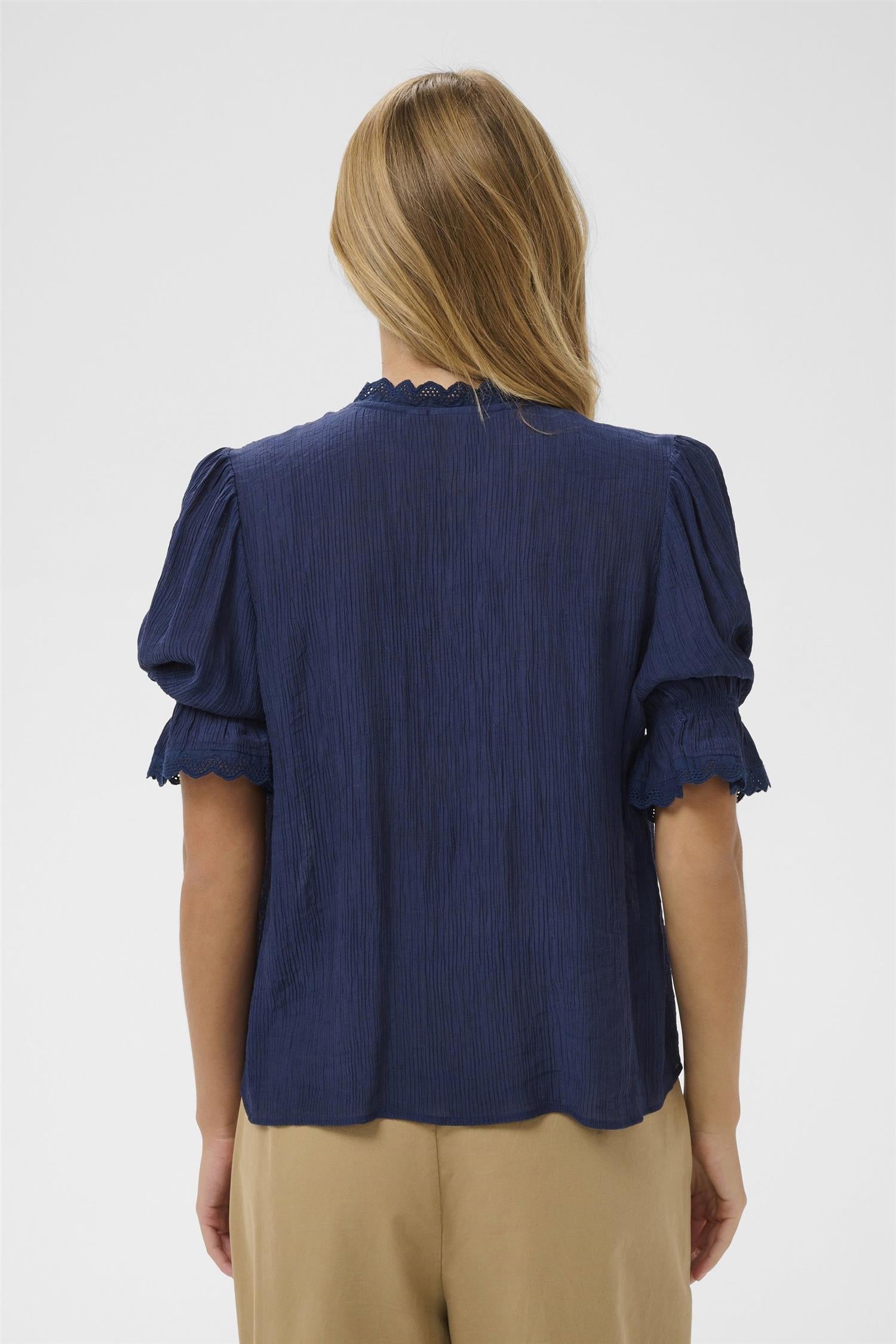 Kristelsz Shirt på modell, skjorte fra Saint Tropez hos Image Mandal