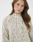 Omeliasz Shirt i turtledove mini blomstret nærbilde av detaljer, skjorte fra Saint Tropez hos Image Mandal