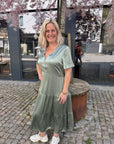 Shana M Dress i grønn stylet antrekk, kjole fra MBYM hos Image Mandal