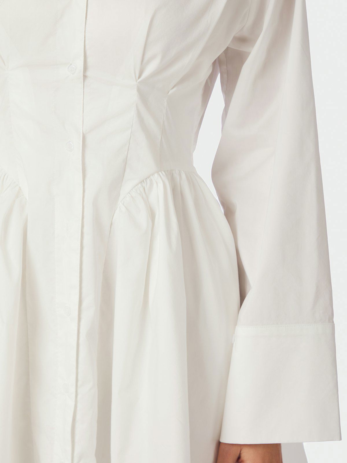 Ulissa Poplin Shirt Dress i offwhite sett fra siden, kjole fra Neo Noir hos Image Mandal