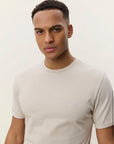 Core Contrast T-Shirt i light sand sett fra siden, t-skjorte fra Les Deux hos Image Mandal