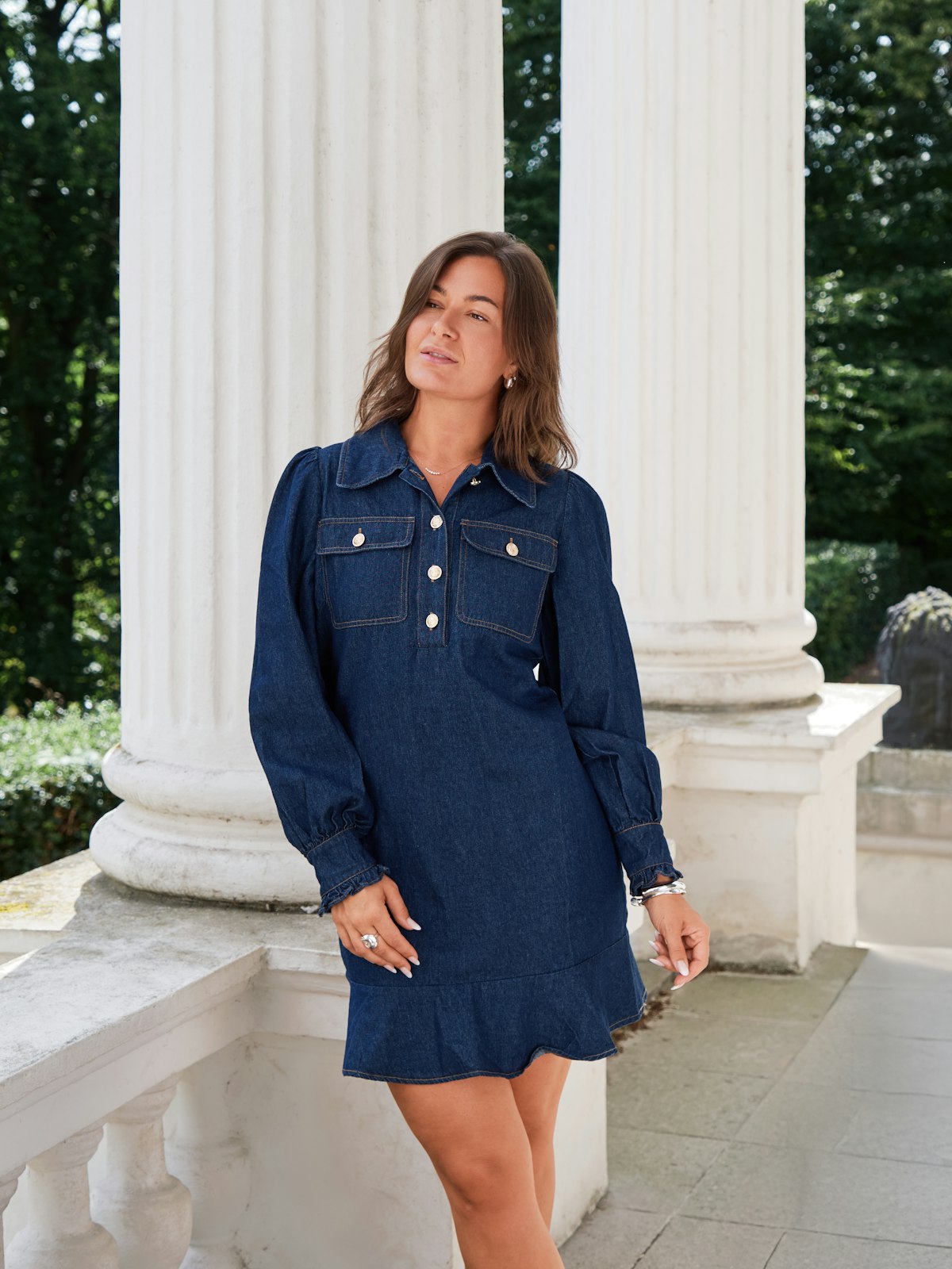 Nikko Denim Dress i blå alternativt utsnitt, kjole fra Neo Noir hos Image Mandal