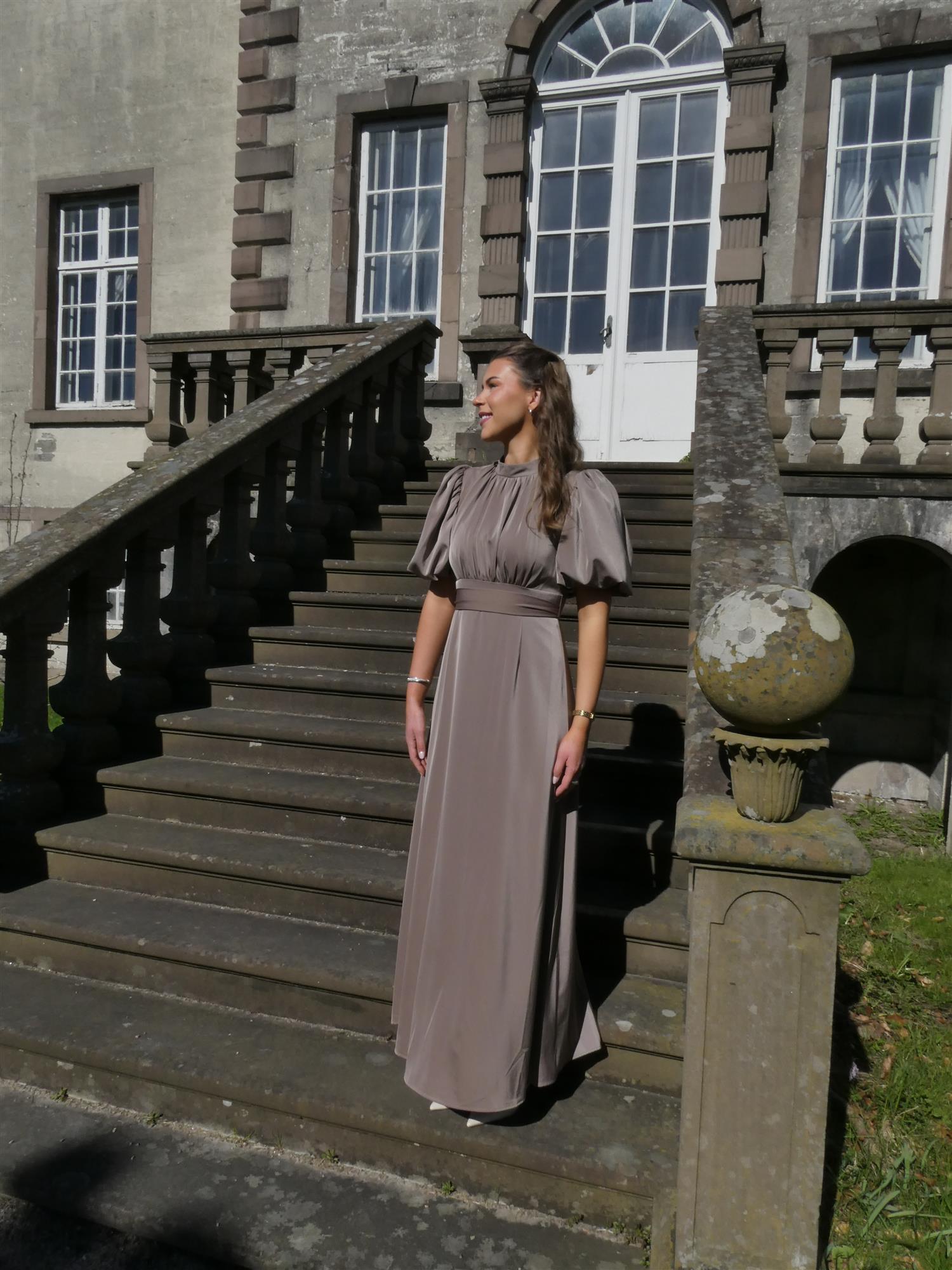 Holly Long Dress på modell, kjole fra Golightly hos Image Mandal