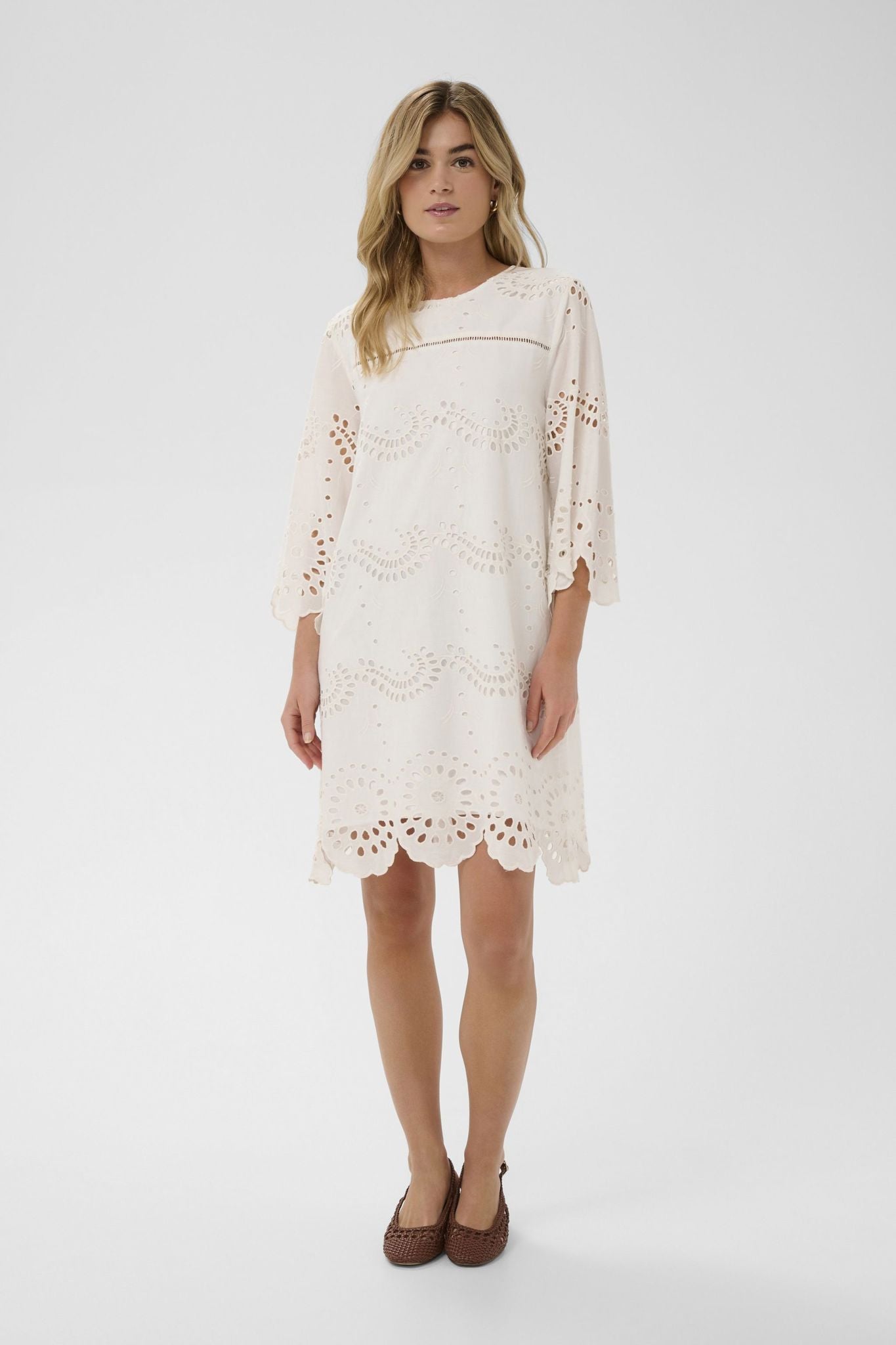 Pillettesz Dress i ice sett fra siden, kjole fra Saint Tropez hos Image Mandal