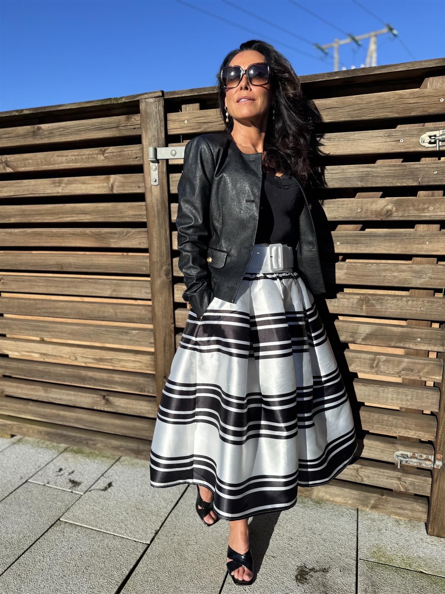 Mary Skirt i sort/hvit i polyester, skjørt fra Golightly hos Image Mandal