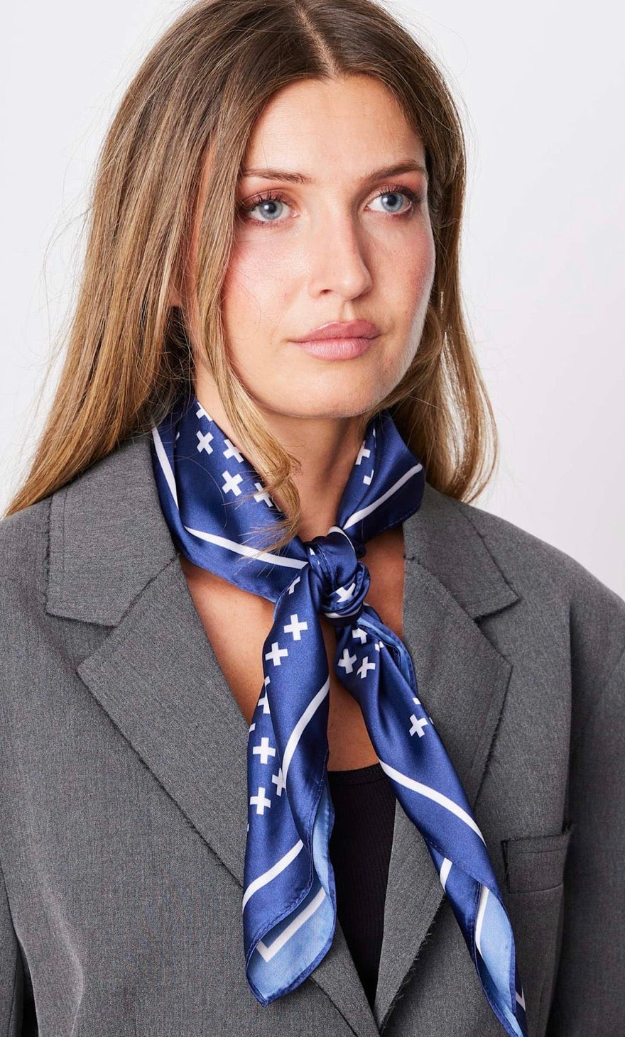 Sui Ava Scarf