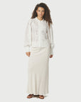 Gilda Embroidery Blouse i hvit bakfra, skjorte fra Neo Noir hos Image Mandal