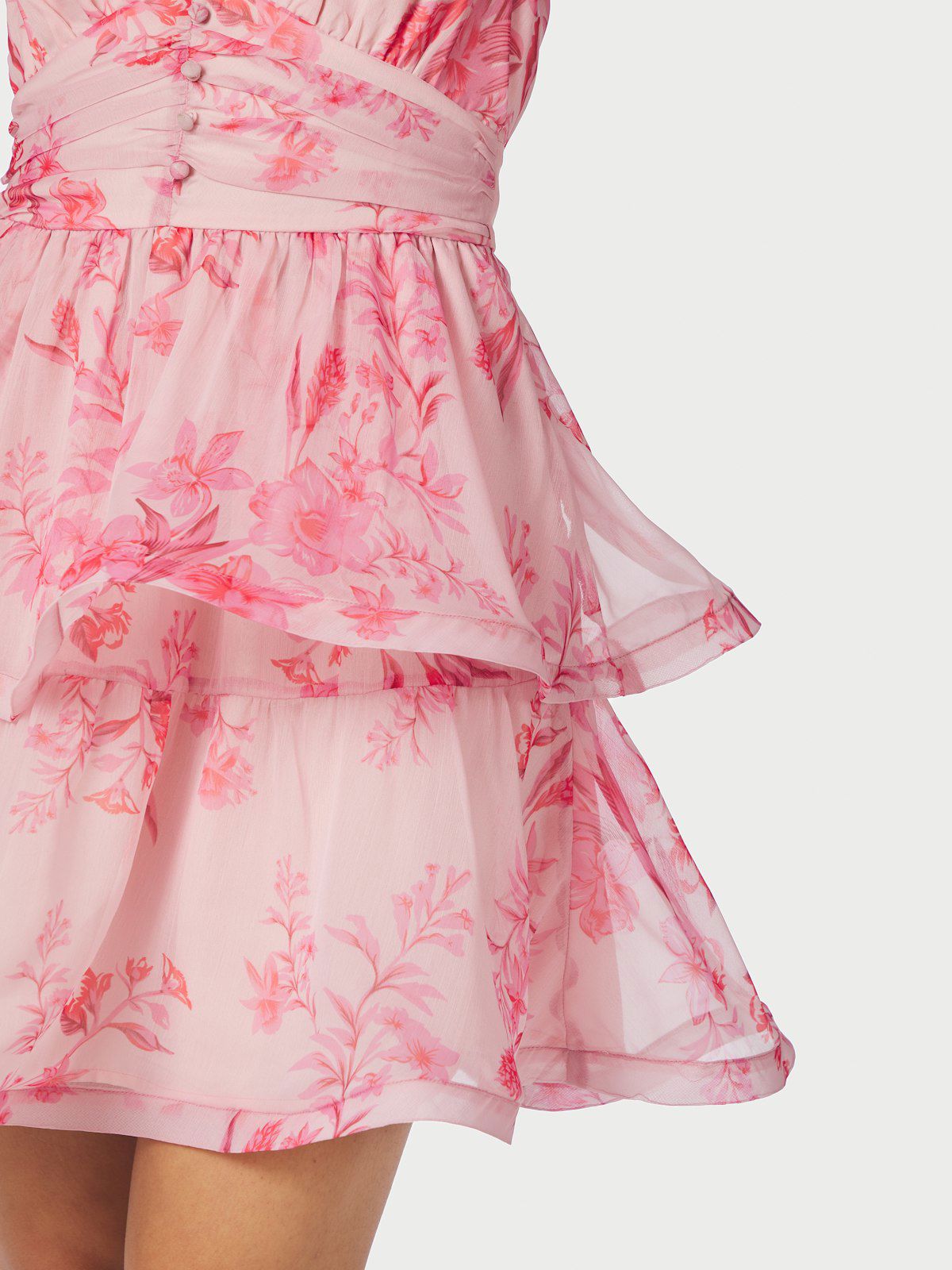 Rivana Print Chiffon Dress i rosa stylet antrekk, kjole fra Neo Noir hos Image Mandal