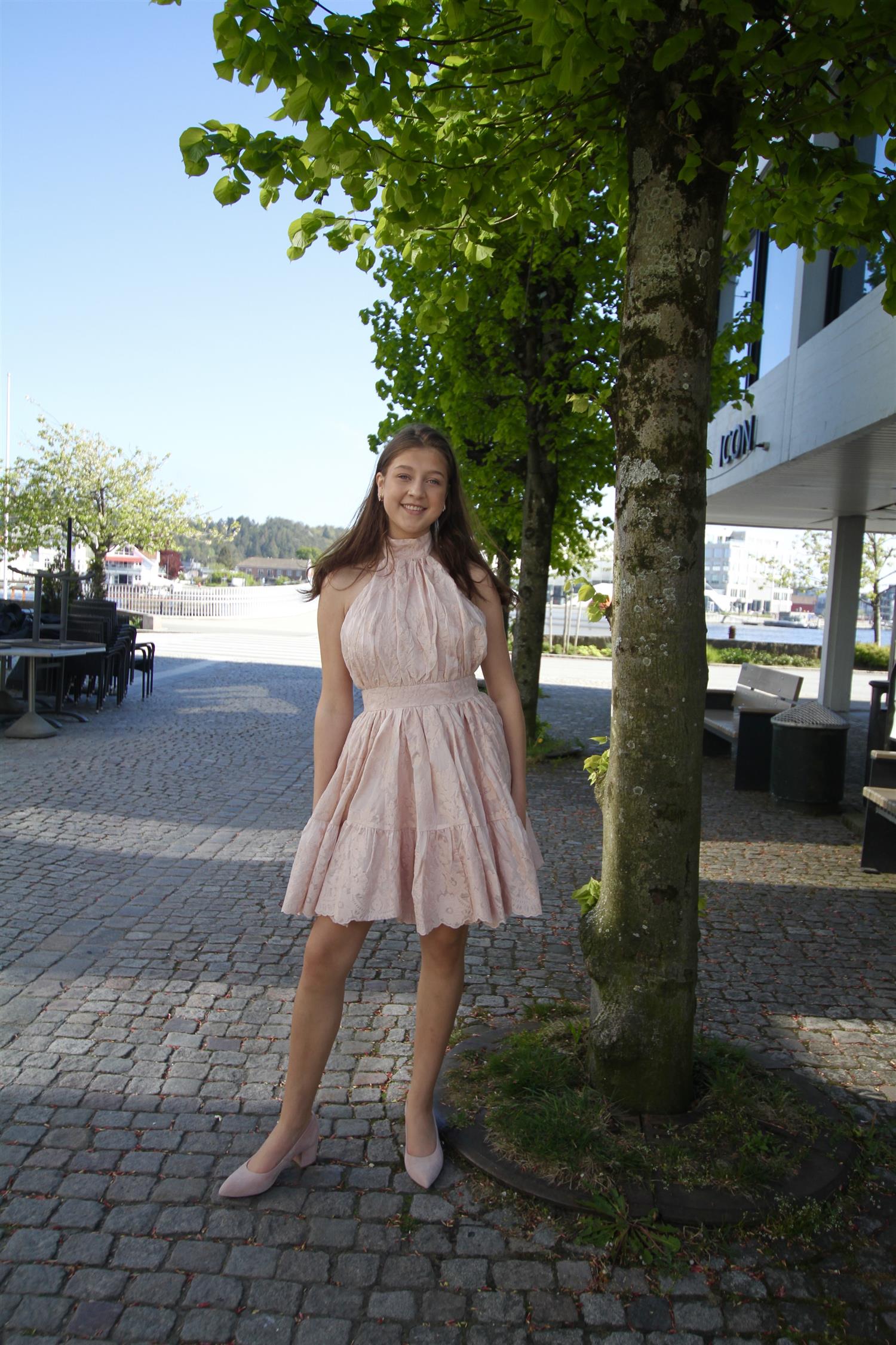 Princess Lace Dress i rosa alternativt utsnitt, kjole fra Golightly hos Image Mandal