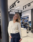 Hanae, Asato M Knit i hvit på modell, cardigan fra MBYM hos Image Mandal