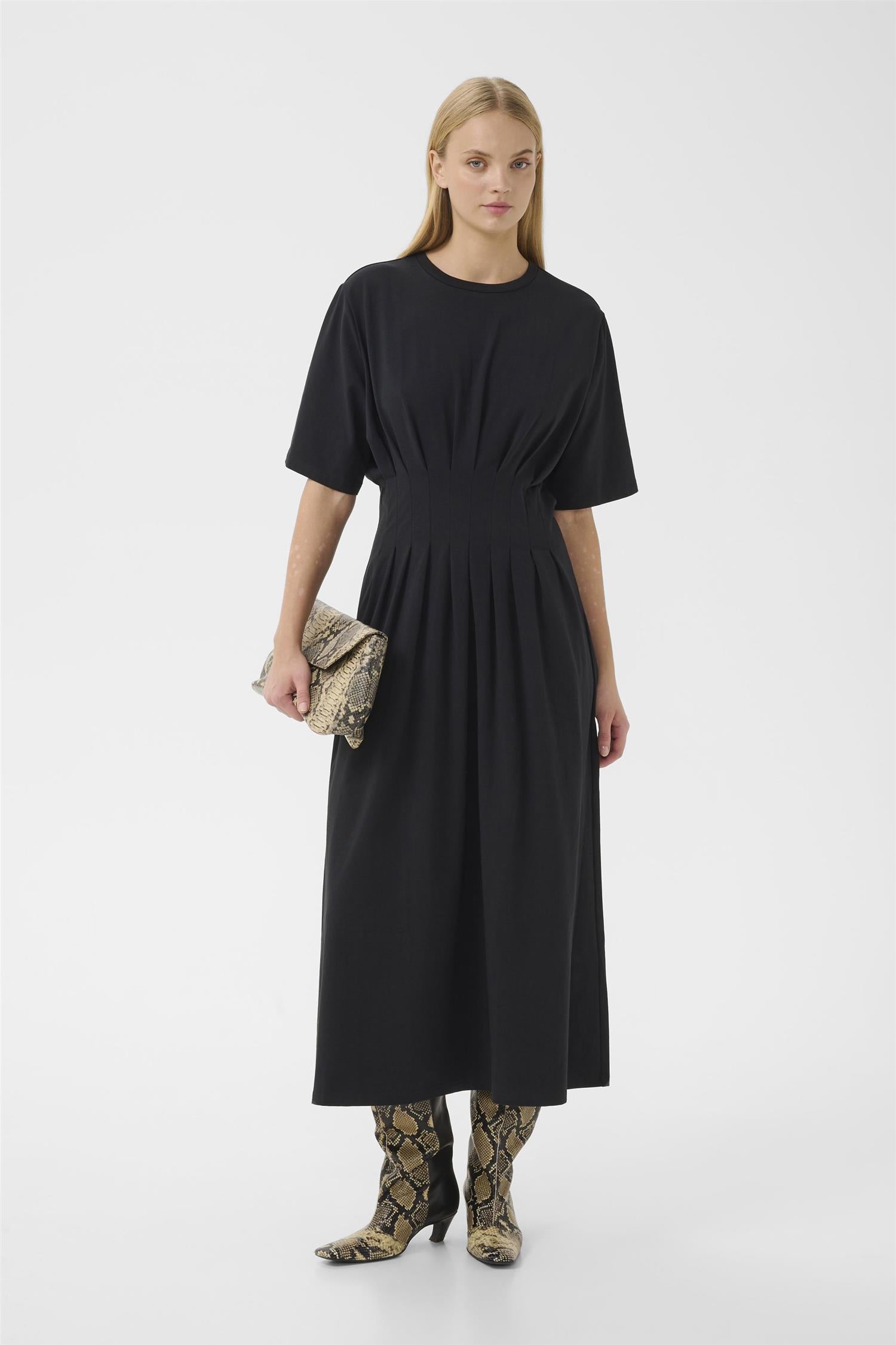 Gzinez Long Dress i sort, kjole fra Gestuz hos Image Mandal