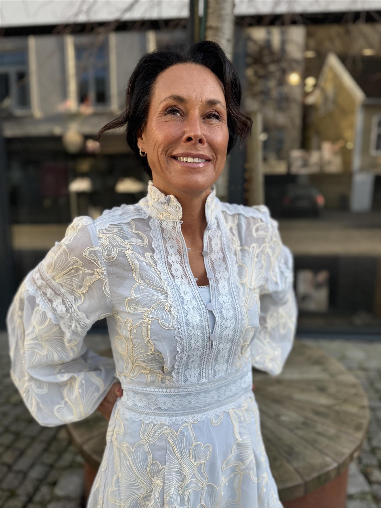 Aliah Needle Dress i blå stylet antrekk, kjole fra Ravn Ravn hos Image Mandal