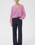 Debbie Cardigan i rosa sett fra siden, cardigan fra Gestuz hos Image Mandal