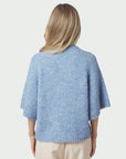 Benuta Fluffy Knit Cardigan i blå nærbilde av detaljer, cardigan fra Neo Noir hos Image Mandal