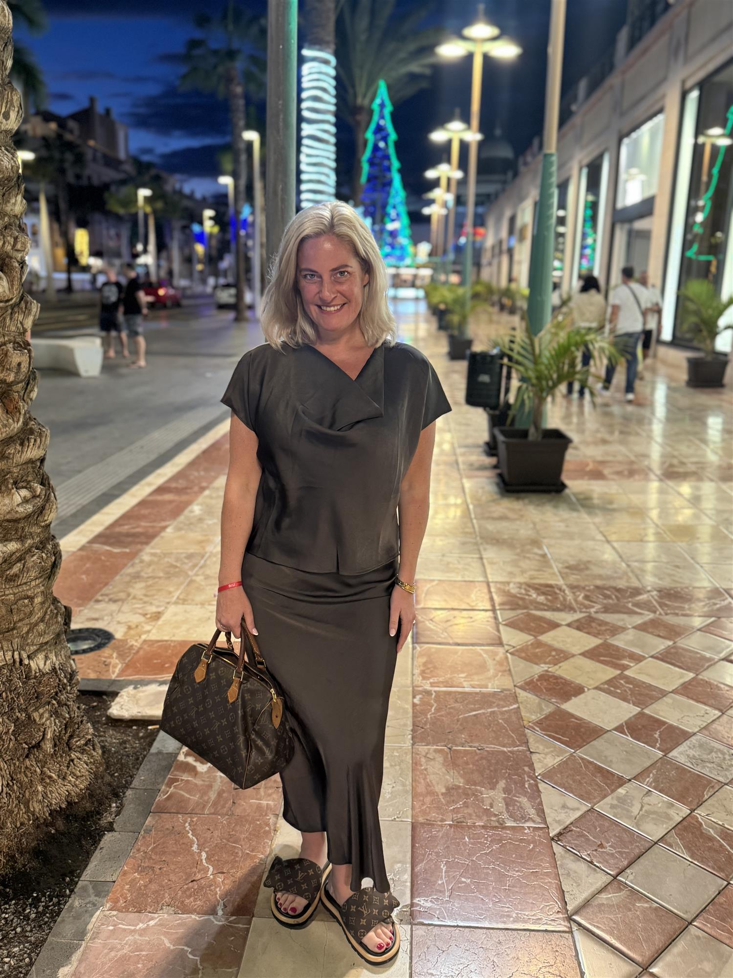 Vicky Heavy Sateen Skirt i brun detaljbilde, skjørt fra Neo Noir hos Image Mandal