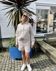 Elmikosz N. Shirt i Toasted Coconut Ice Stripe, skjorte fra Saint Tropez hos Image Mandal