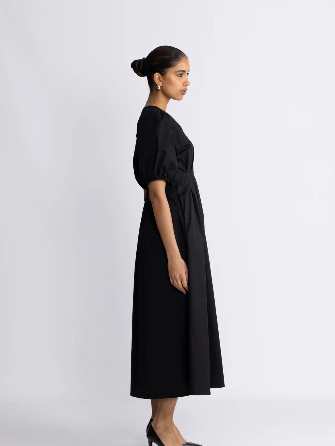 Poppycc Pleat Dress i sort bakfra, kjole fra Co'couture hos Image Mandal