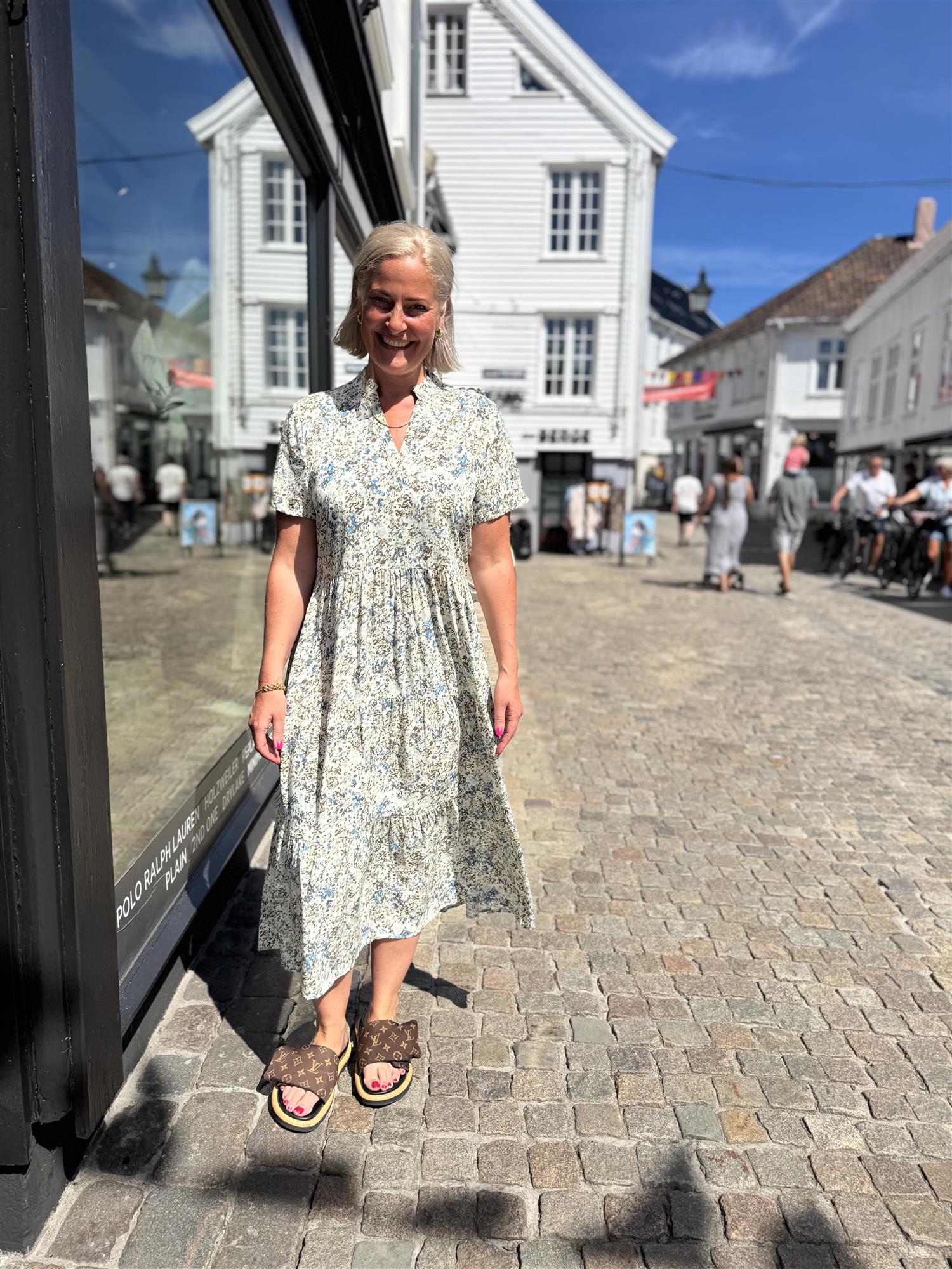 Edasz Ss Maxi Dress i vallarta blue brushed blooms, kjole fra Saint Tropez, bilde 8 – Image Mandal