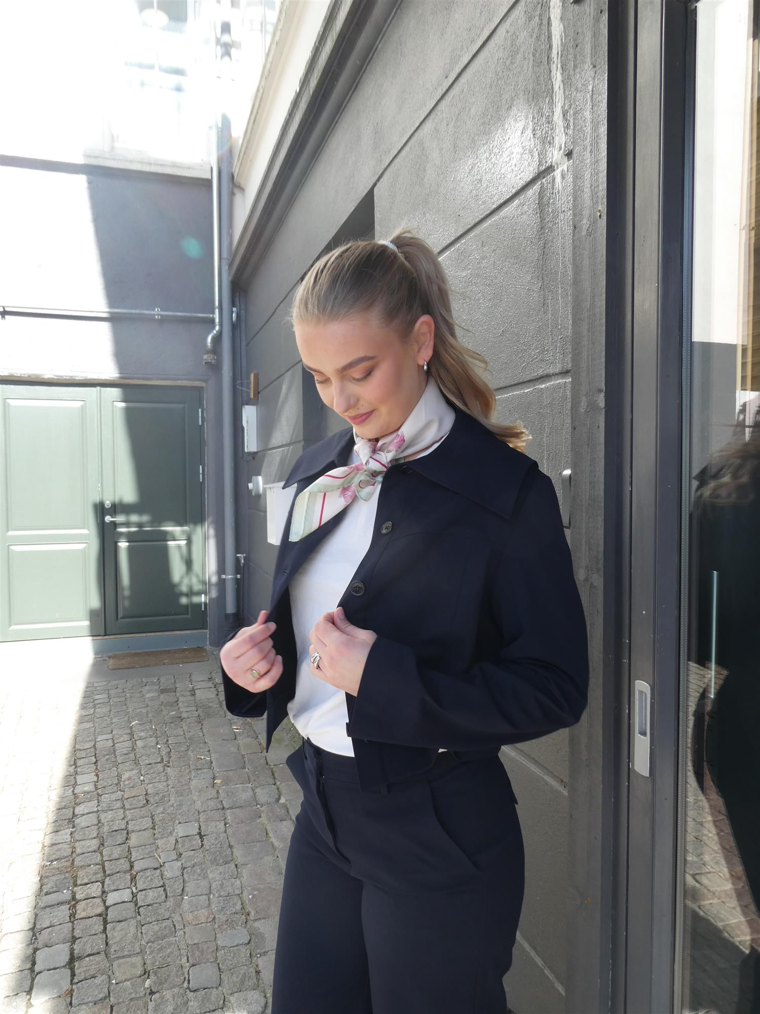Andrea  Sailor Jacket i mørkeblå i polyester, blazer fra Ivy Copenhagen hos Image Mandal