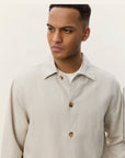 Linen Overshirt i light sand bakfra, overdel fra Les Deux hos Image Mandal