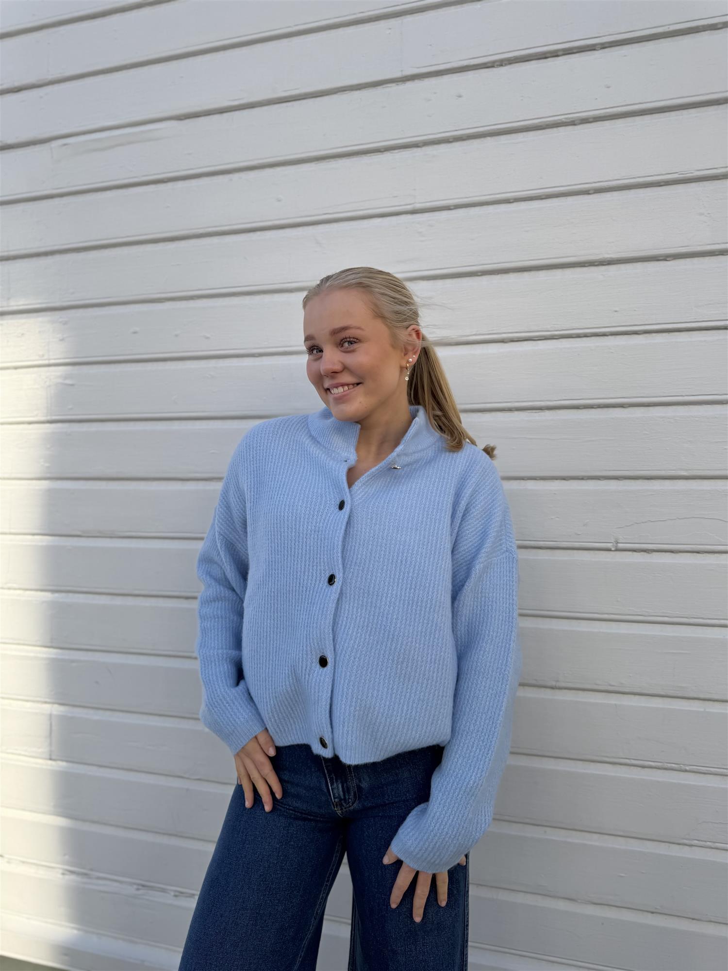 Alphagz Short Cardigan detaljbilde, cardigan fra Gestuz hos Image Mandal