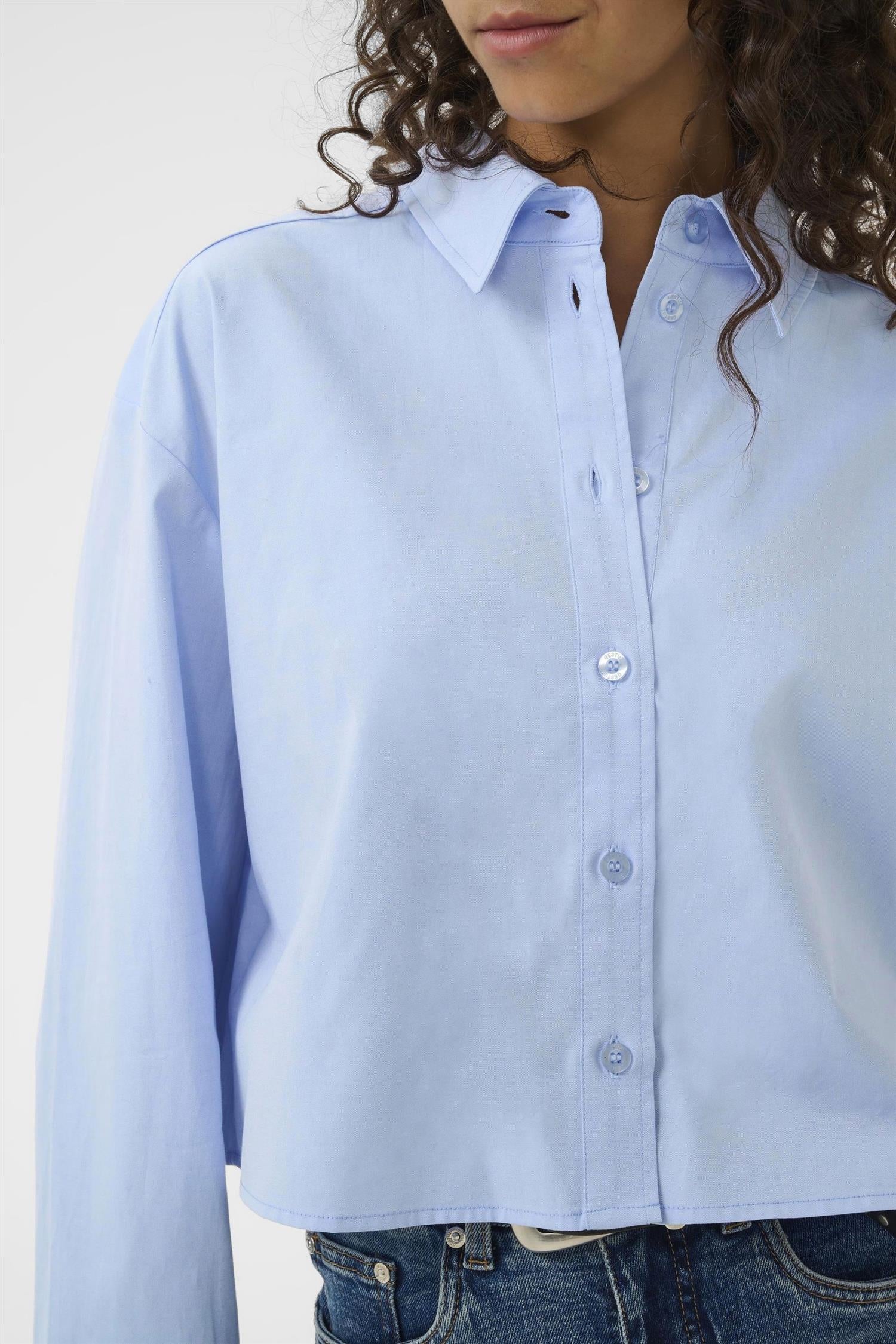 Gzyork Short Shirt Noos på modell, skjorte fra Gestuz hos Image Mandal