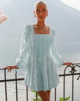 Sophie Lace Dress i lyseblå sett fra siden, kjole fra Golightly hos Image Mandal