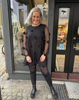 Molli Dress i sort i polyester, kjole fra MBYM hos Image Mandal