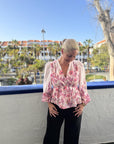 Fie Flower Print Blouse på modell, bluse fra Neo Noir hos Image Mandal