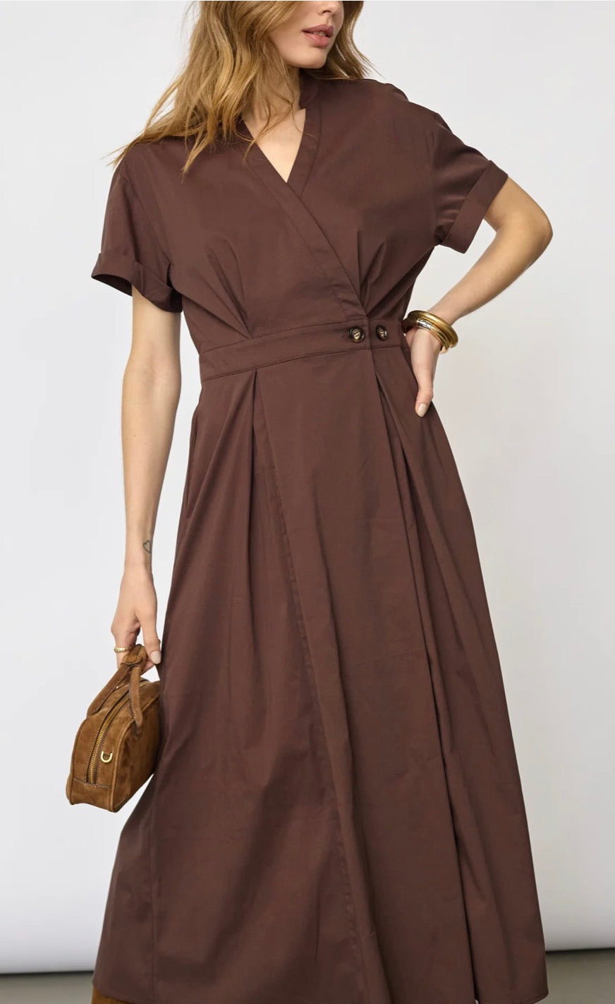 Elaracc Wrap Ss Dress i dark brun stylet antrekk, kjole fra Co'couture hos Image Mandal