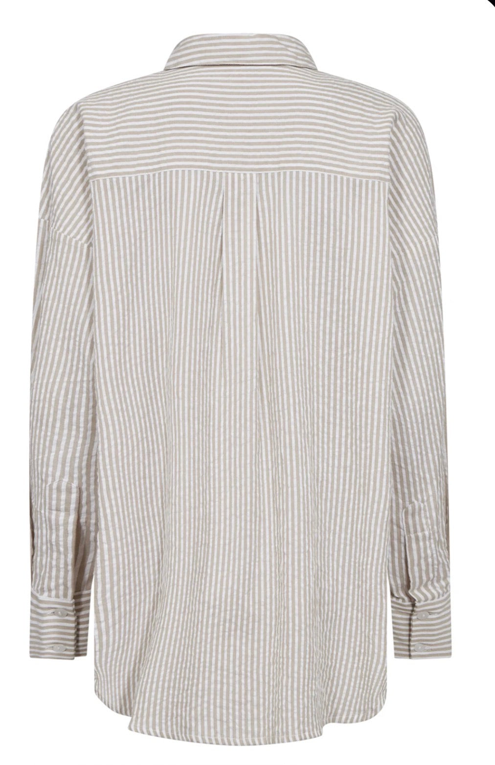 Sonja New Shirt i beige på modell, skjorte fra A-view hos Image Mandal
