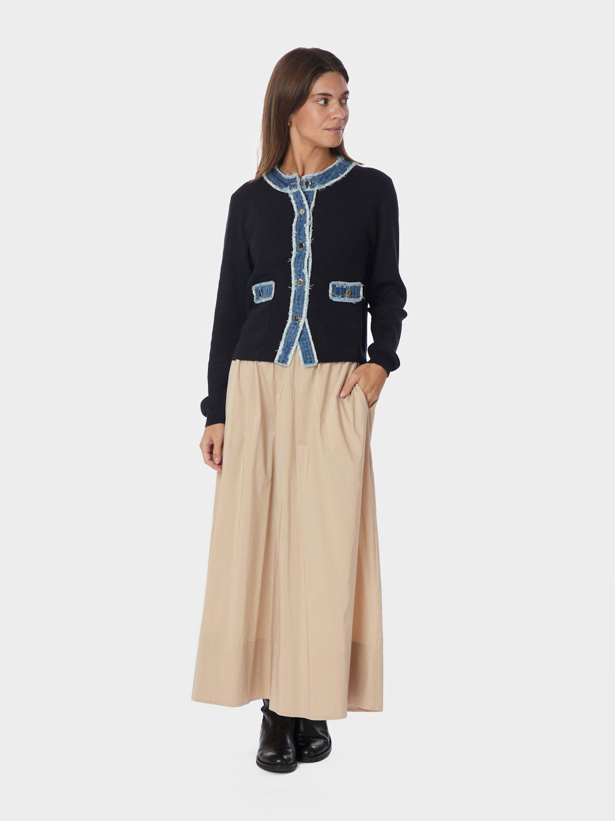 Zelma Knit Denim Cardigan i marineblå bakfra, cardigan fra Neo Noir hos Image Mandal