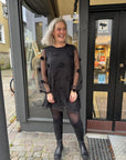 Molli Dress i sort ekstra vinkel, kjole fra MBYM hos Image Mandal