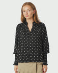 Camisa Dot Blouse i sort sett fra siden, skjorte fra Neo Noir hos Image Mandal