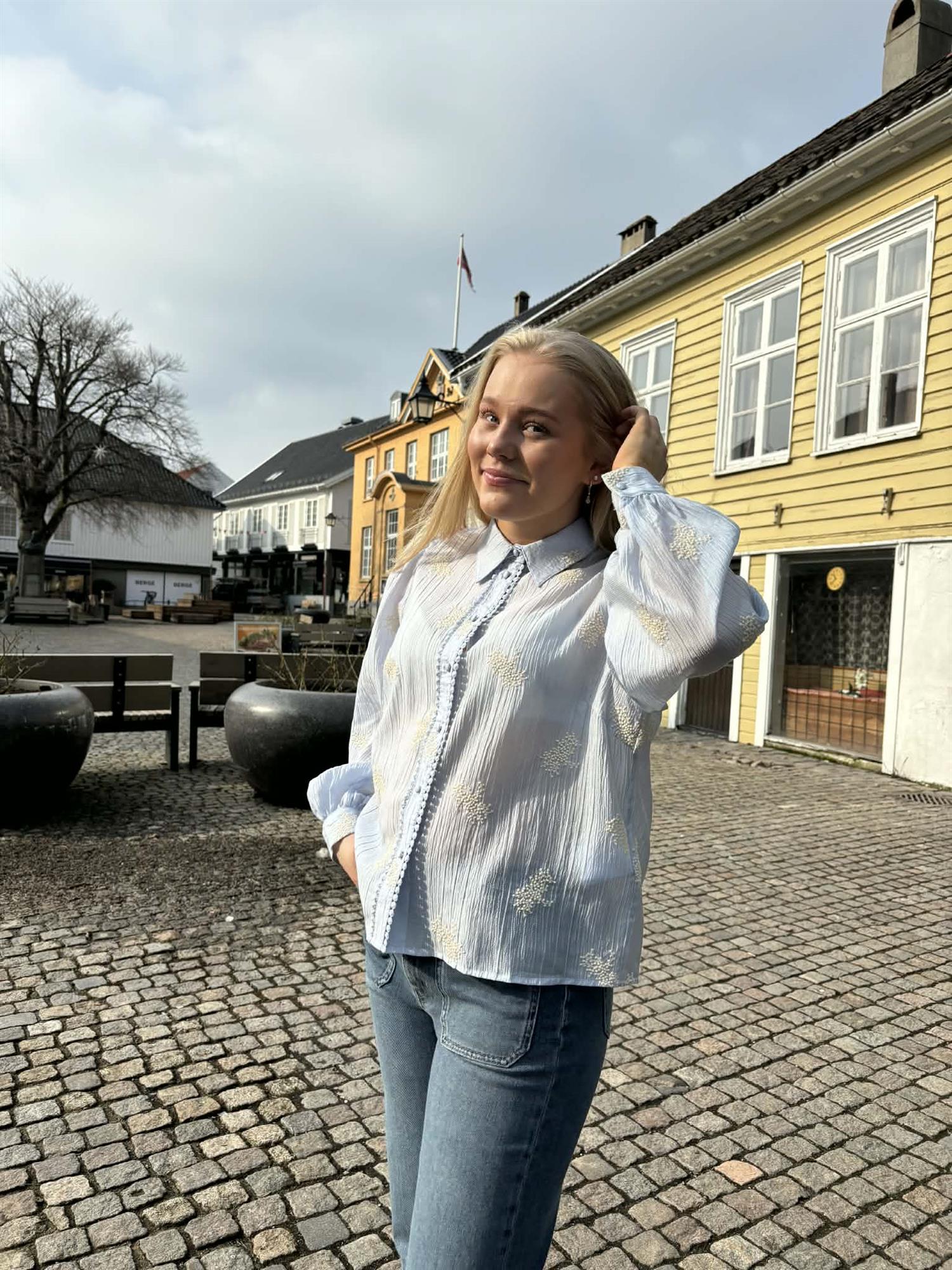 Ameliacc Emb Shirt styling-inspirasjon, skjorte fra Co'couture hos Image Mandal