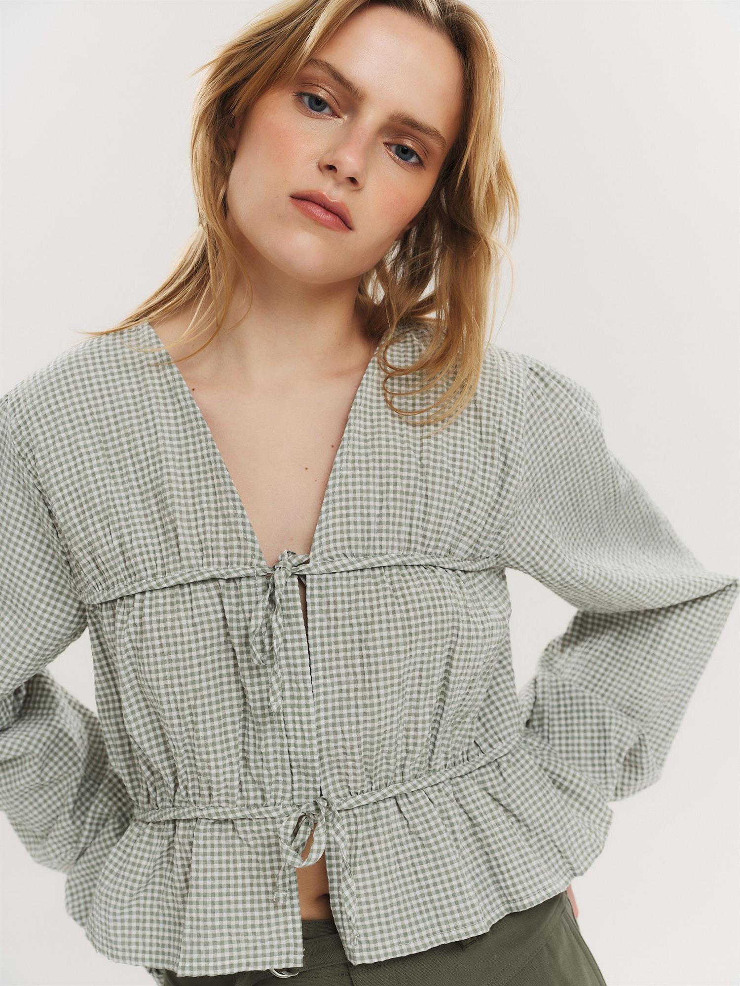 Indiana String Blouse i oliven grønn rutete, bluse fra Once Untold hos Image Mandal
