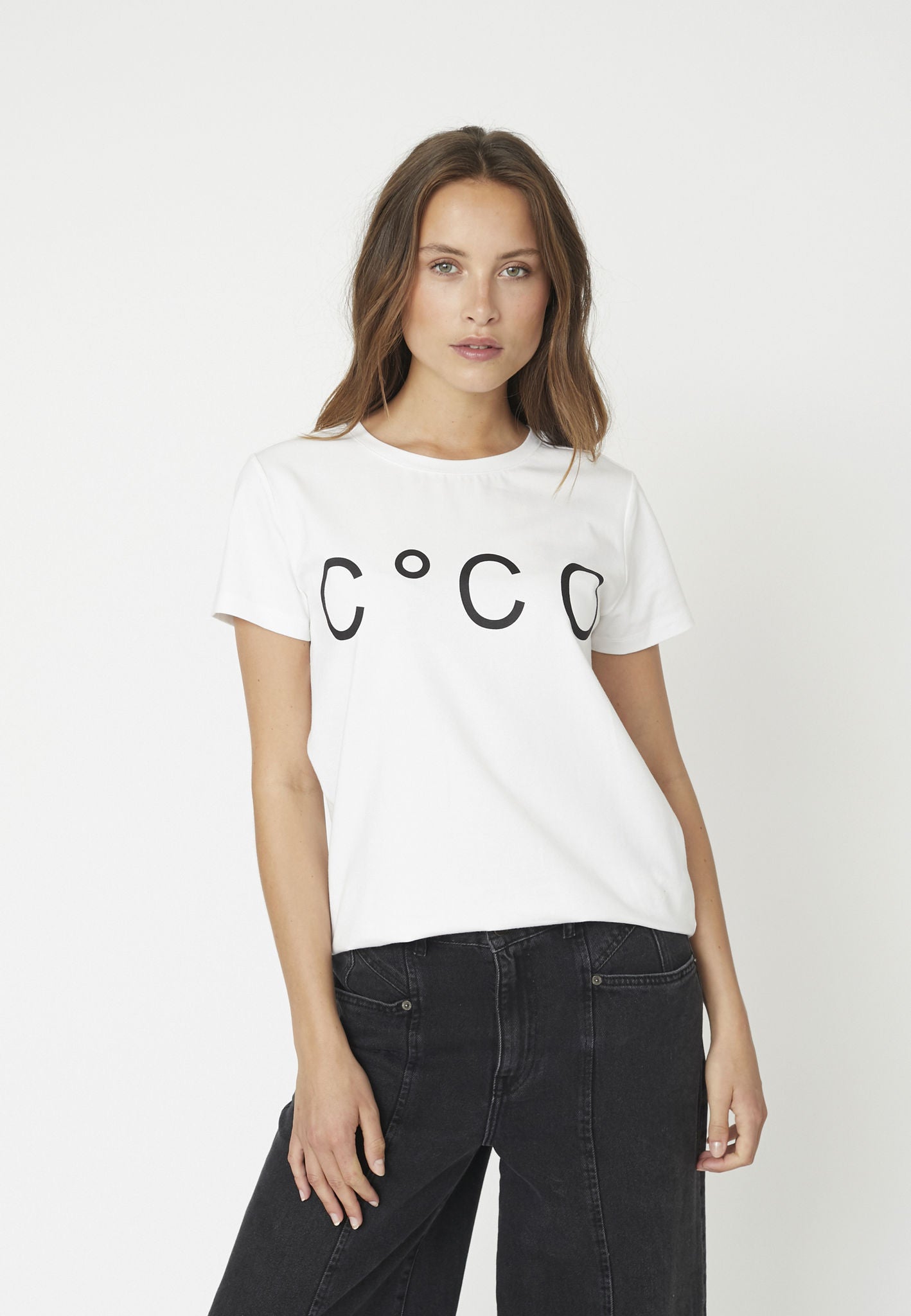 Signaturecc New Tee i hvit, t-skjorte fra Co'couture hos Image Mandal
