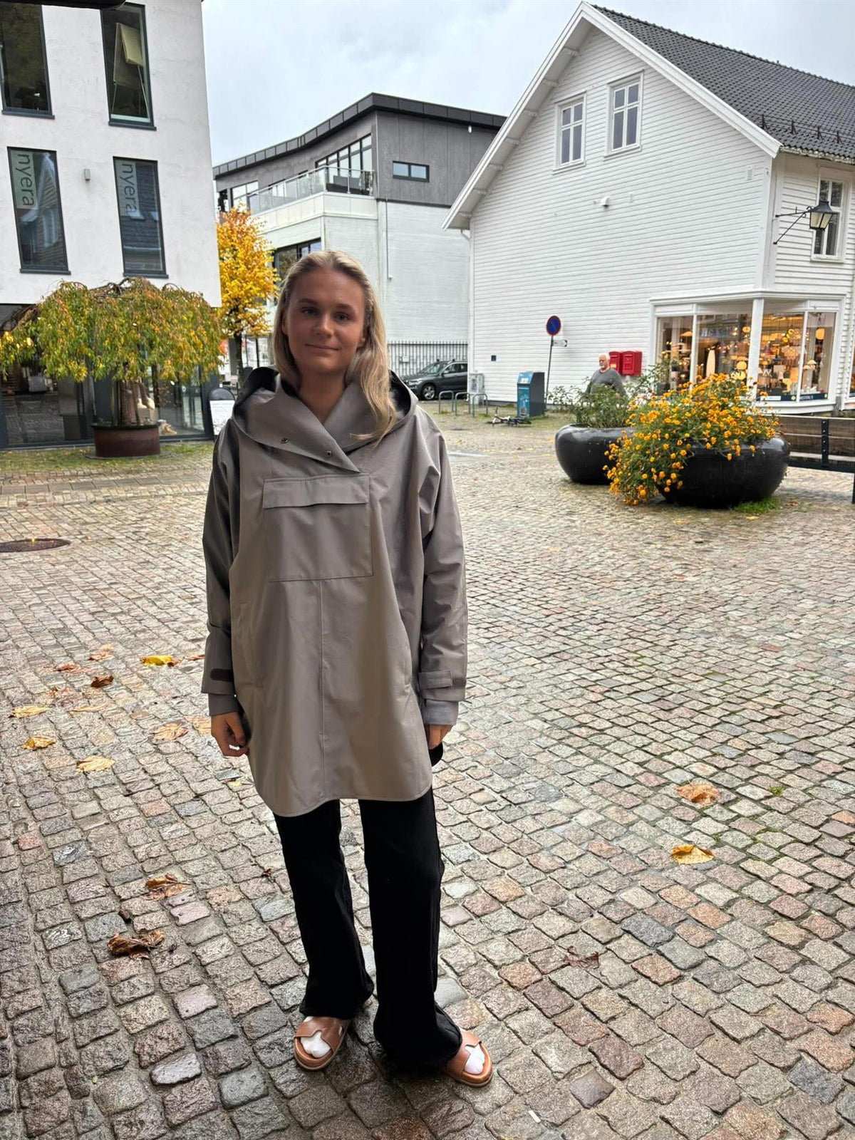 lilly poncho grå