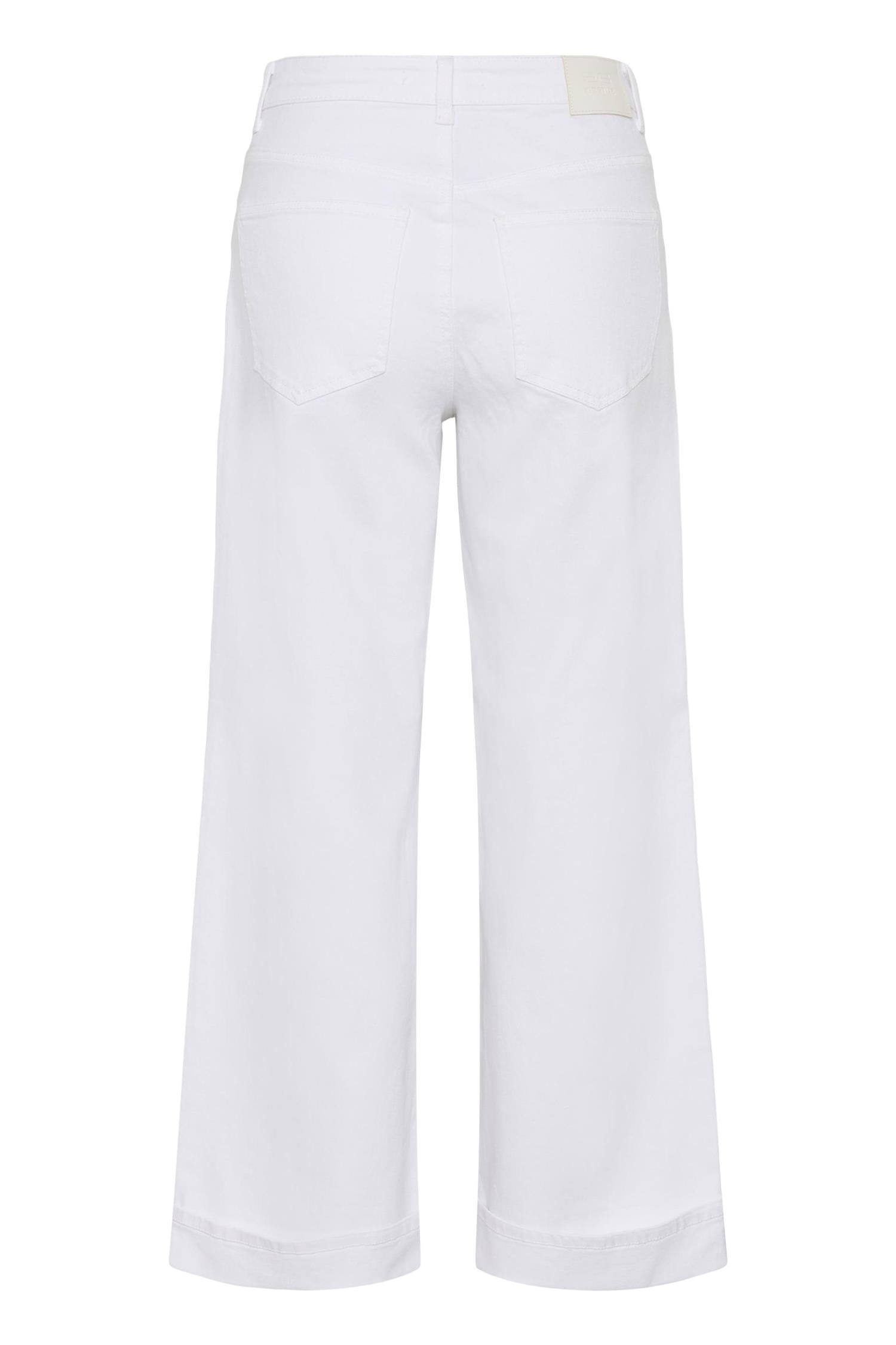 Gzlivia Hw Jeans i hvit wash på modell, bukse fra Gestuz hos Image Mandal