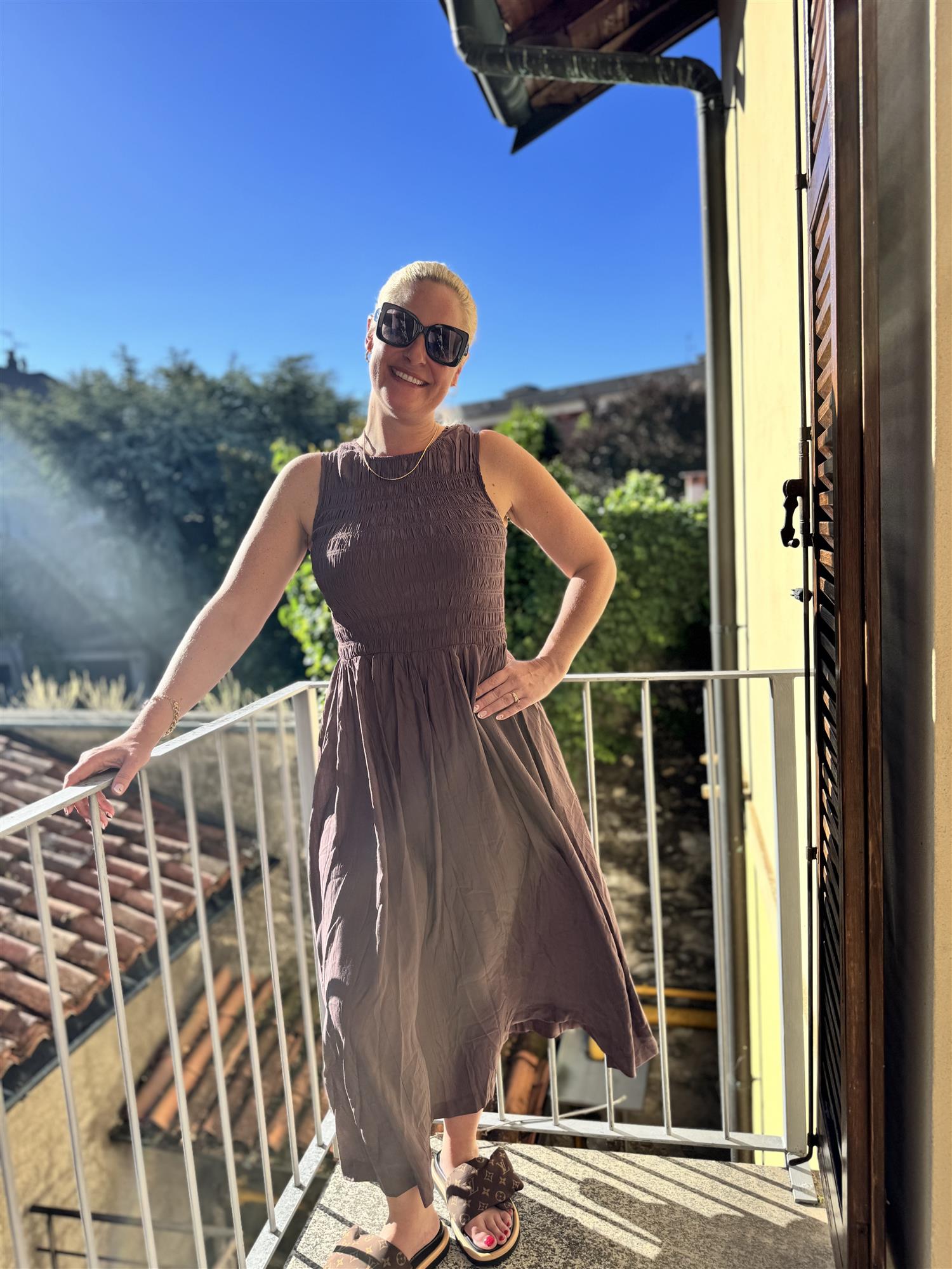 Sorellia-m dress i BRUN, kjole fra MBYM hos Image Mandal