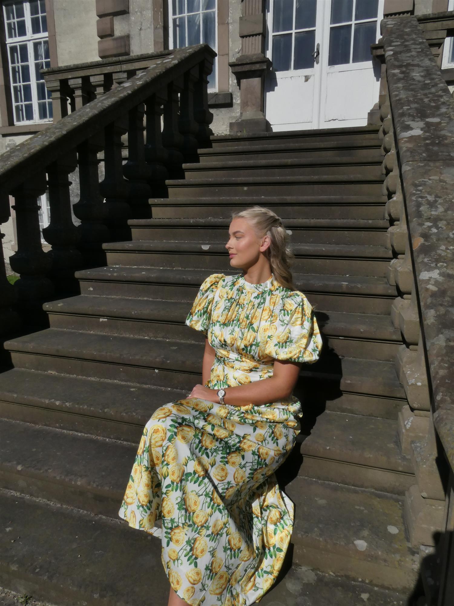 Holly Print Dress i gul i bomull, kjole fra Golightly hos Image Mandal
