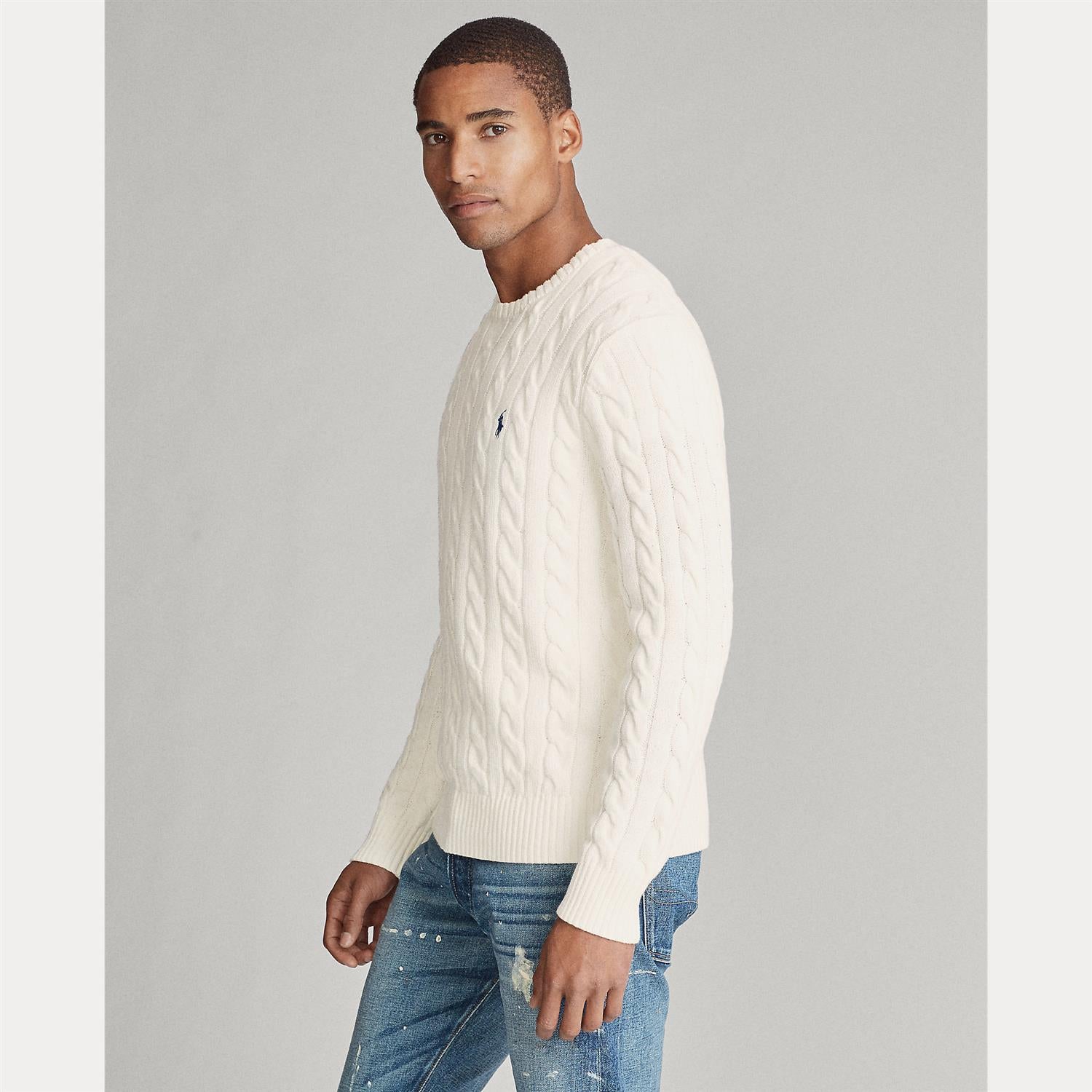 Long-Sleeve Driver Crewneck Pullover i hvit styling-inspirasjon, genser fra Polo Ralph Lauren hos Image Mandal