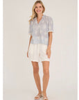 Conni Blouse i blue/white sett fra siden, bluse fra A-view hos Image Mandal